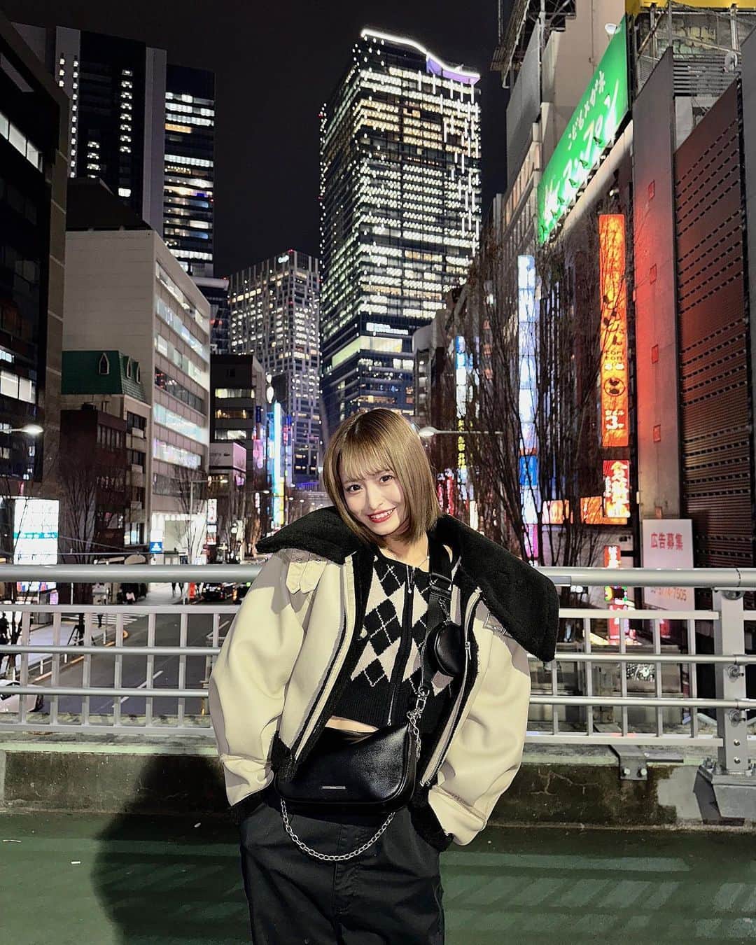 清水里香のインスタグラム：「⁡ ⁡ SHIBUYA😚🔥 ⁡ ⁡ ⁡ ⁡ この日のコーデお気に入り ⁡ outer @murua_official tops @shein_japan bottom @wego_official ⁡ めっちゃプチプラコーデ❤️‍🔥」