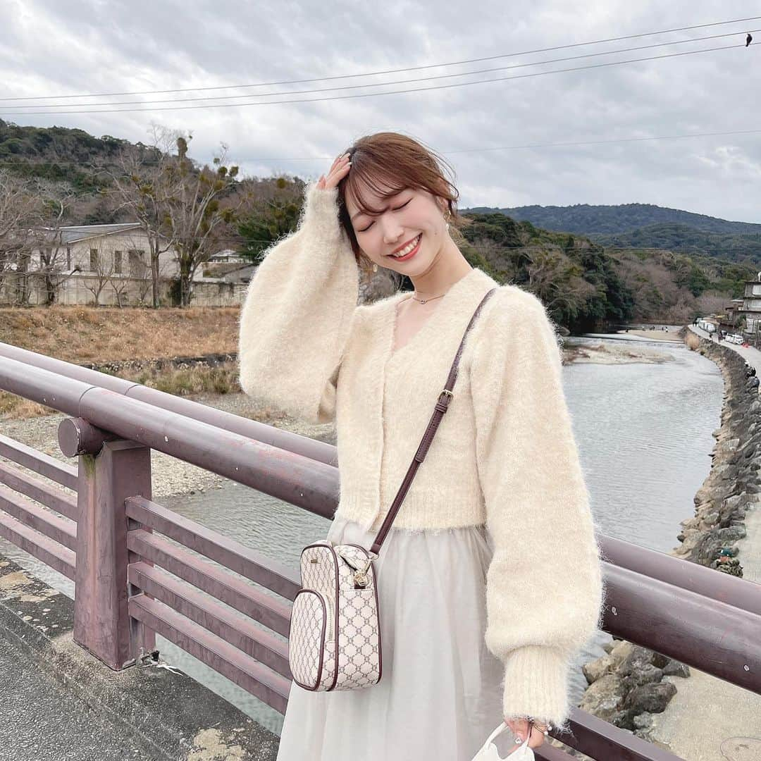 阪上彩香のインスタグラム：「最近ほんとに写真撮ることが減って やっと今年初投稿💭 今年もぽつぽつになると思うけどよろしくね〜🥲  ストーリ含め全然更新できてないけど、反応くれてる方ありがと☺️🫶🏻」