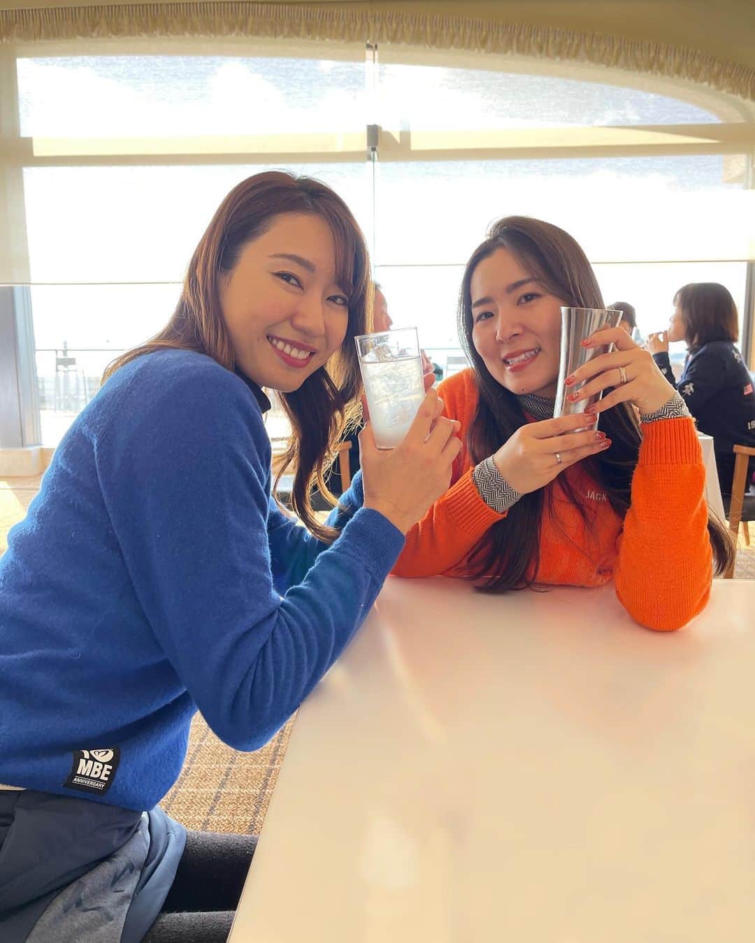 山下詩乃のインスタグラム：「レモンサワー派とハイボール派、みんなはどっちだろう？🥰 私は広島レモン派🍋 　  #レモンサワー #ハイボール #レモンサワー派 #ハイボール派 #焼酎 #ウィスキー #ゴルフランチ　#ゴルフ好きな人と繋がりたい #ゴルフ女子 #ゴルフ女子コーデ #ゴルフコーデ #ゴルフウェア」