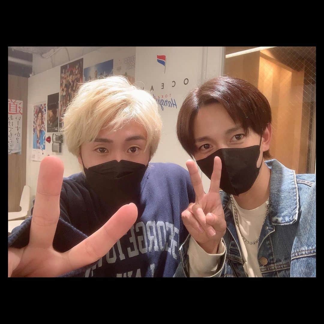 のインスタグラム：「めっちゃ長かった髪を バッサリいきカラーしてもらいました💆🏻‍♂️ 生き返りました🦁🦁🦁  #oeantokyo #menshair」