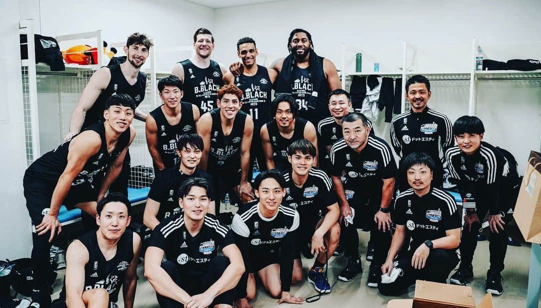 のインスタグラム：「最高な時間をありがとうございました🖤  ドットエスティBリーグオールスター2023  #盛り上がれBリーグ #onfire投票ありがとうございました(960万票)  🔫🔫🔫」