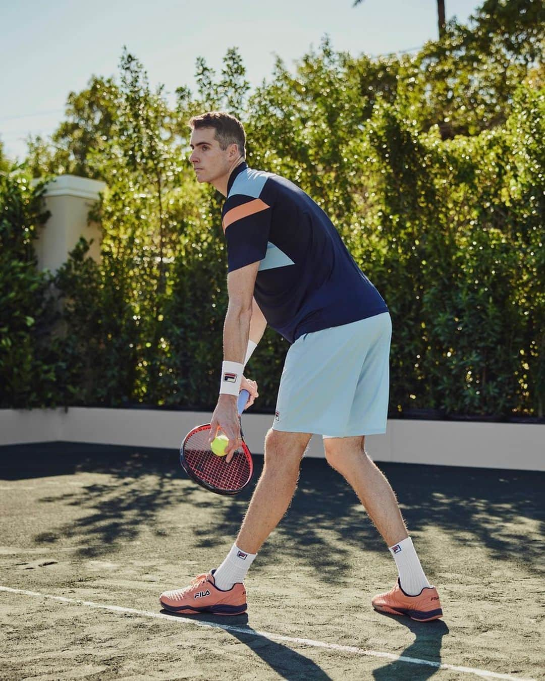 ジョン・イスナーのインスタグラム：「Let’s go AO 👏 👊🏼. Shout out @filatennis for the new kit from the Solar Power Connection.  What do we think of the look? #Filatennis」