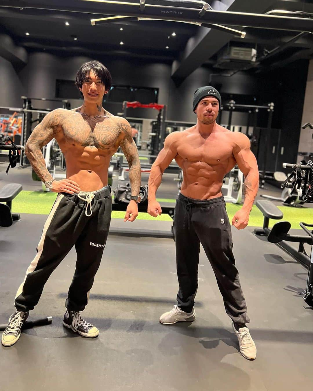 諸岡 昌紀さんのインスタグラム写真 - (諸岡 昌紀Instagram)「＠kanekinfitness  PROに 身体をチェックしていただきました！ とても贅沢な時間⌚️ カネキンさんカッコ良すぎん？  @kanekinfitnessgym   #陰  #陰の陰は陽 #陰を極めし者 #陰の実力者になりたくて  #陰キャ  #本当の厨二病 #日記 #レベリング #フィットネス #フィットネスを広めたい #筋トレ  #naturalbody  #理想の身体 #筋肉 #腹筋 #造形  #起業家 #fc  #経営  #経営者 #車屋 #カーディーラー #論理的思考 #ロジカルシンキング  #勉強 #ゲーマー #人生はrpg」1月15日 16時24分 - yoshiki.fit