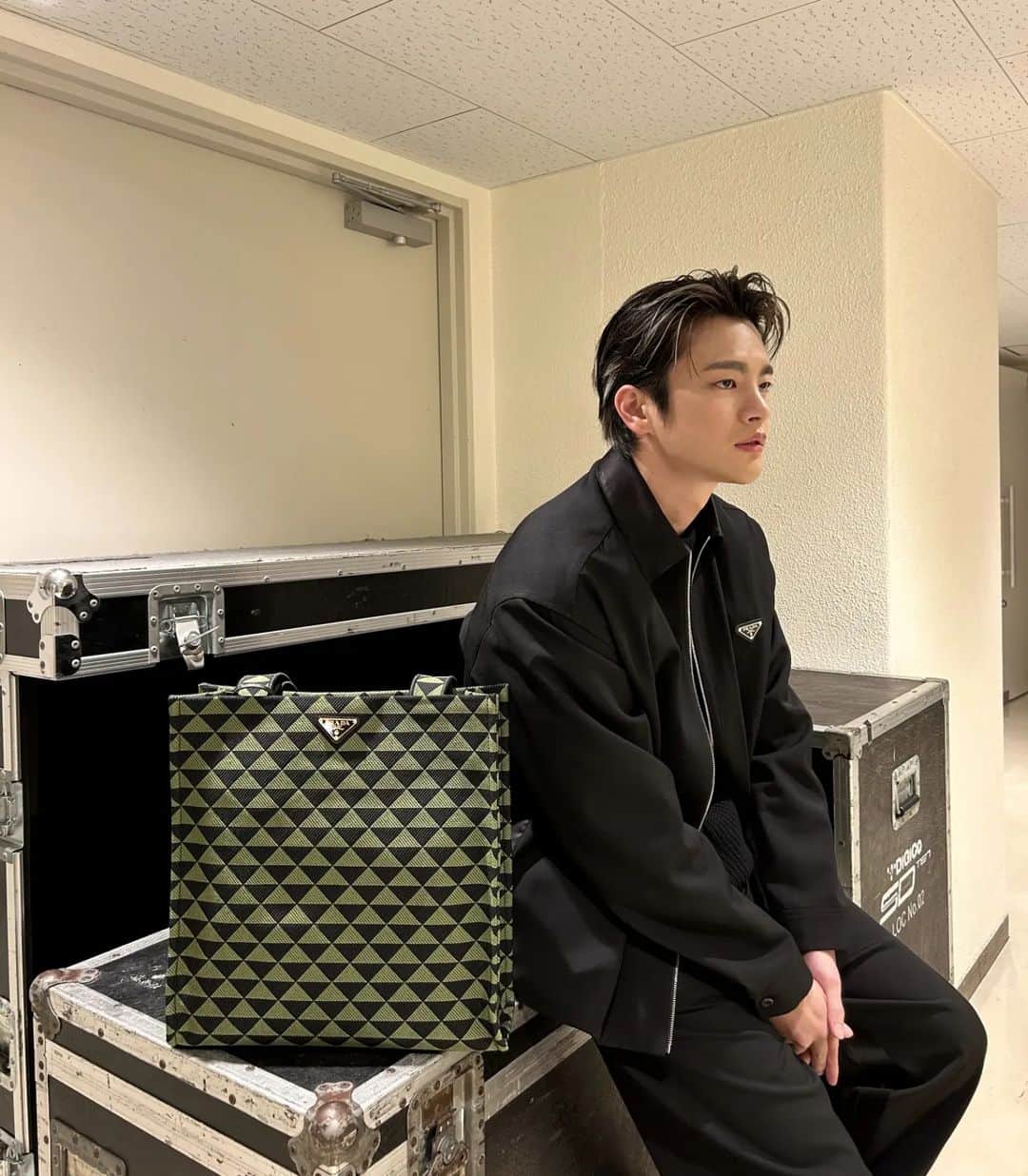 のインスタグラム：「@PRADA  #Prada #PradaFW23 #PradaSymbole」
