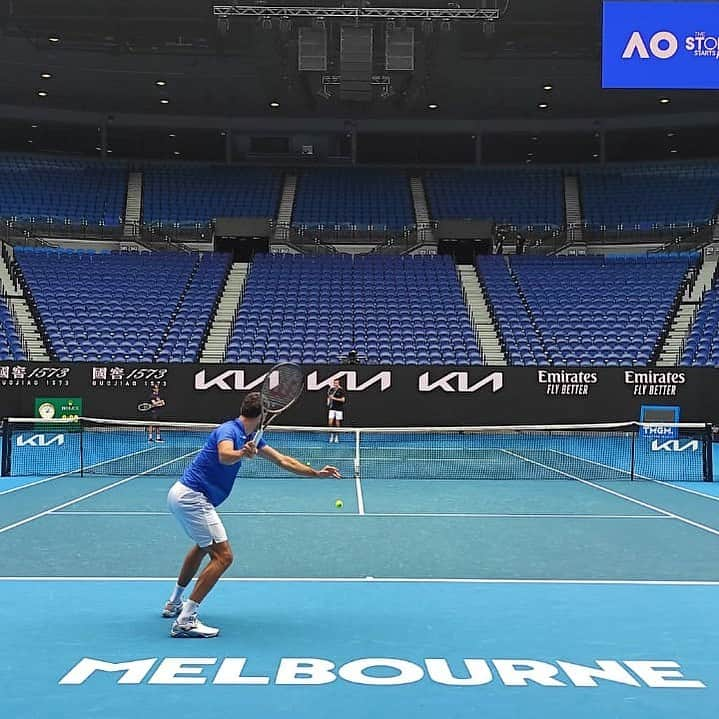 パブロ・カレーニョ・ブスタのインスタグラム：「Todo listo en Melbourne para el primer Grand Slam del año. Debut el martes segundo turno de las 11, pista 8 💪🏼 @australianopen」