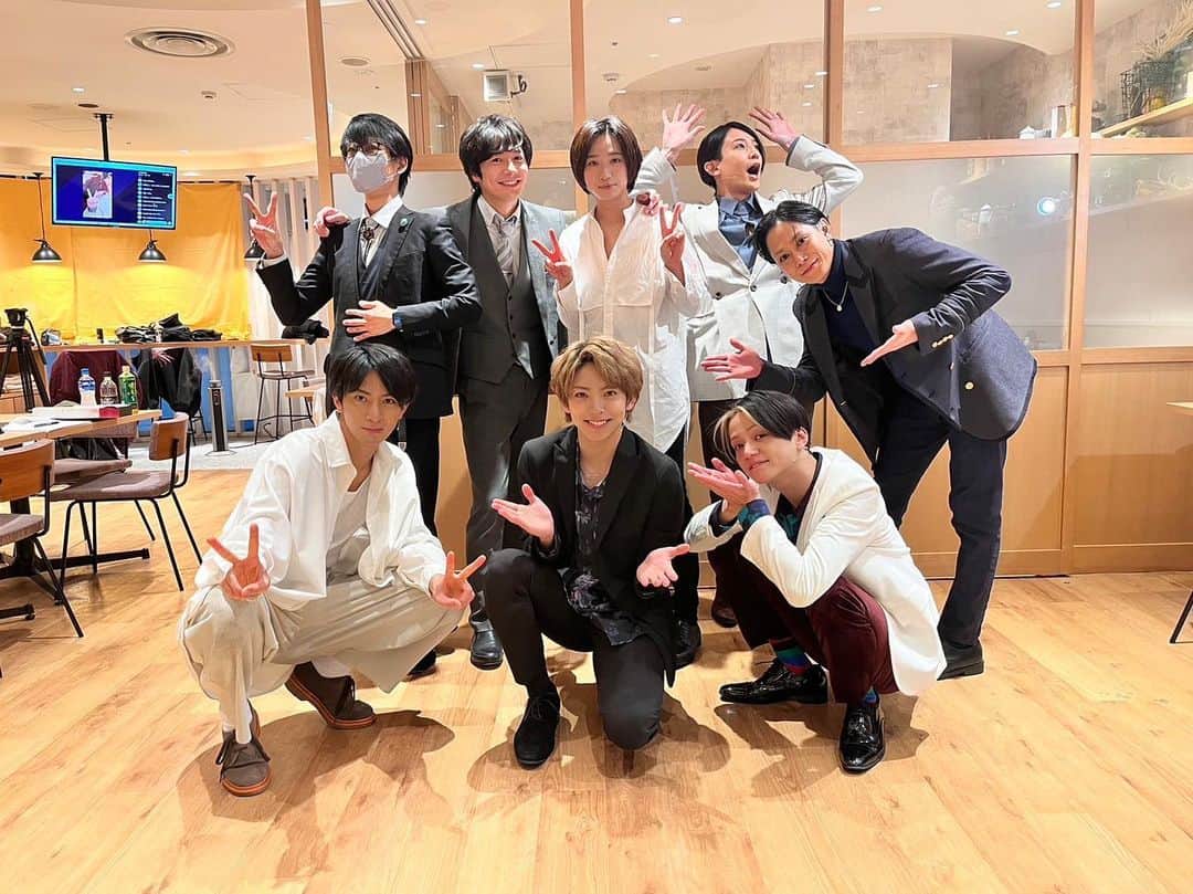 陳内将のインスタグラム：「ハイブリッドイマーシブシアター 『同窓会』千秋楽！！ ご来場、ご視聴ありがとうございました！ もうネタバレなど大丈夫ですのでね あれやこれや 感想とか、考察とか、してみちゃってください✂️」