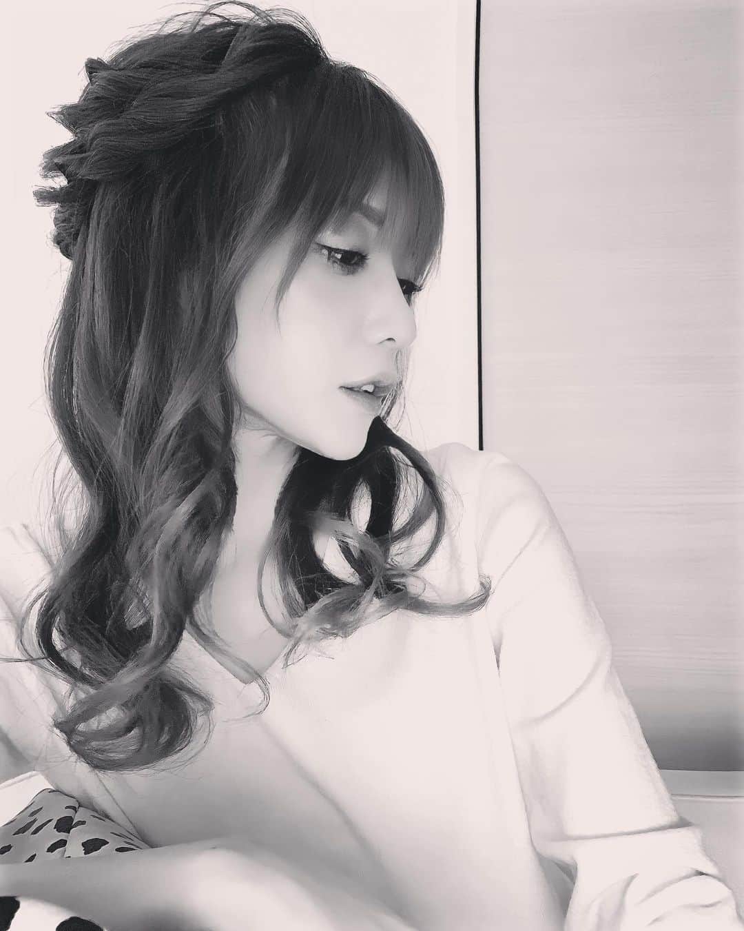 加賀美早紀のインスタグラム：「髪型可愛い  #ハーフアップ」