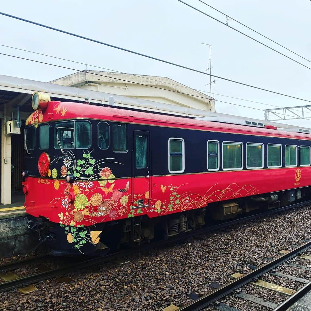 宮﨑拓也さんのインスタグラム写真 - (宮﨑拓也Instagram)「仕事で石川県に行ってきました！  移動してランチ食べて地元の方と触れ合いました！  あっとゆうまの一日でした！  素敵な一日をありがとうございました！  #石川県 #吉本 #新喜劇 #ランチ #海鮮 #ぶちうま」1月15日 18時15分 - wb_miyazaki