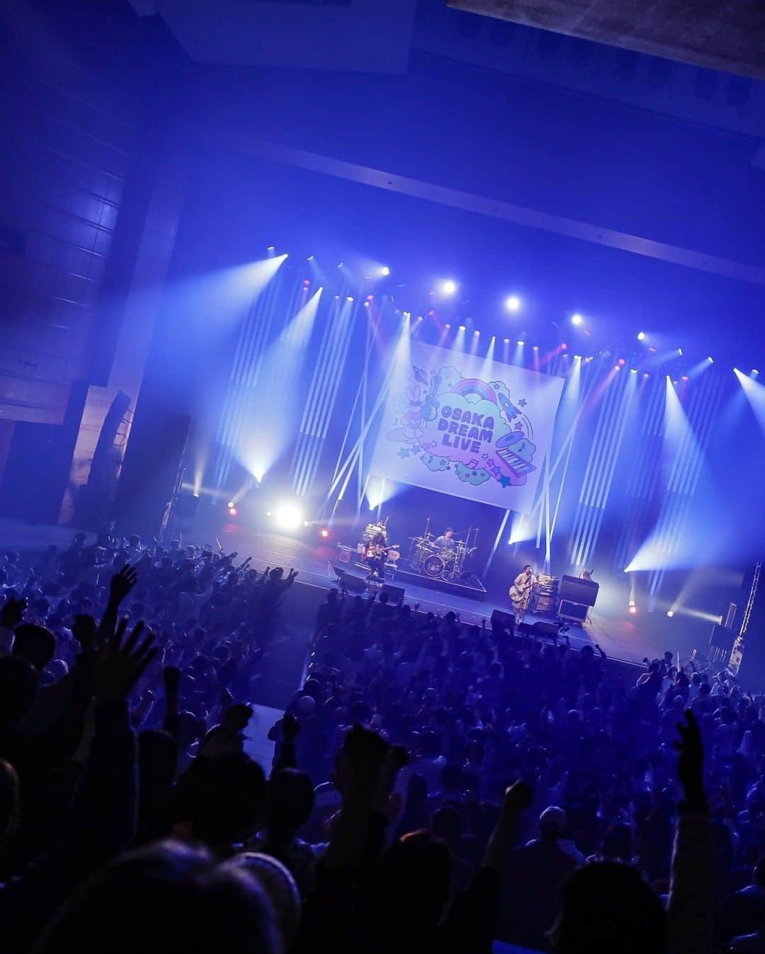 山口隆のインスタグラム：「2023年のライブ始めは大阪からでしたー！ オオサカドリームライブ！ ありがとうございました！ 衝動を止めらんない、最高な夜！ 叫びまくって、ギターを弾きまくりました。 幸せだったなぁ、お客さんも素晴らしかった！ みなさん、ホントにありがとうございました！ ロックンロール！ロックンロール！  写真 @saru_0305  SARUYA AYUMI」
