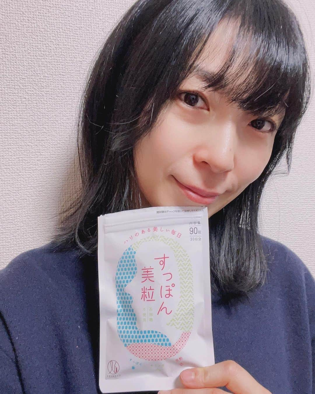 安藤あいかさんのインスタグラム写真 - (安藤あいかInstagram)「すっぽんへの絶大な信頼😇 昔飲んだすっぽんサプリが良かったので今回は「すっぽん美粒」試してます❣️国産で添加物不使用！！安心安全👍 美肌はもちろん、寝起きすっきり🌞朝から調子がいいといいよね😚生きてる！というかんじ！！ 粒も小さめで飲みやすいし、香りは抹茶みたいないい香り🌿 すっぽん✖️モリンガ✖️黒酢で美容と健康の最強サプリ💪 1袋2,100円で続けやすい価格もいい◎  PR @naturelife_beauty #ナチュレライフ #すっぽん美粒 #すっぽんサプリ #モリンガサプリ #コラーゲンサプリ #アミノ酸サプリ #黒酢サプリ #美容サプリ」1月15日 18時24分 - aikaando