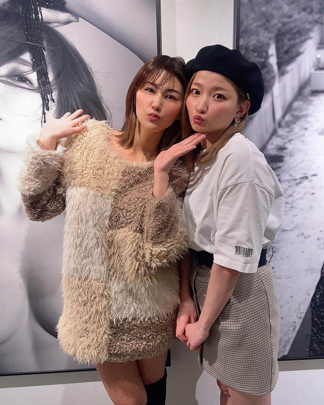 美乃すずめさんのインスタグラム写真 - (美乃すずめInstagram)「＊  めいちゃんの写真展に行ってきたよ〜💕 モノクロが映えるし、ナチュラルな表情のええ写真盛りだくさんやったし、おっぱいの下の腹筋縦筋に悶々とエロスを感じておりました。 3年分の思い出が詰まってる素敵な写真展でした☺️」1月15日 18時51分 - suzume_mino