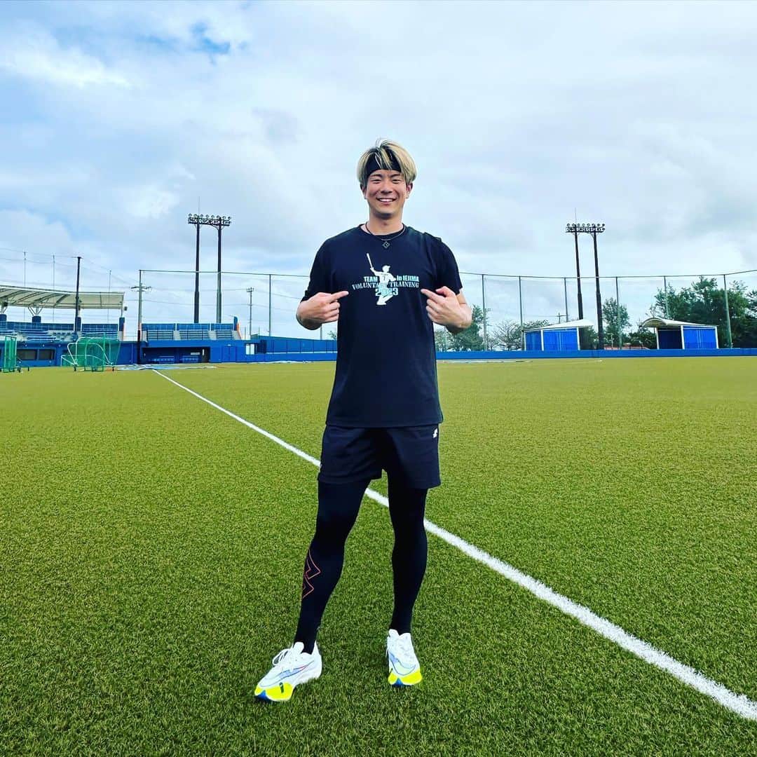 のインスタグラム：「伊江島自主トレ充実しております。  ほそとのむが プレゼントしてくれました☺️  #伊江島 #環境 #最高です。 #Tシャツ #おしゃれやーん。 #ありがとう」