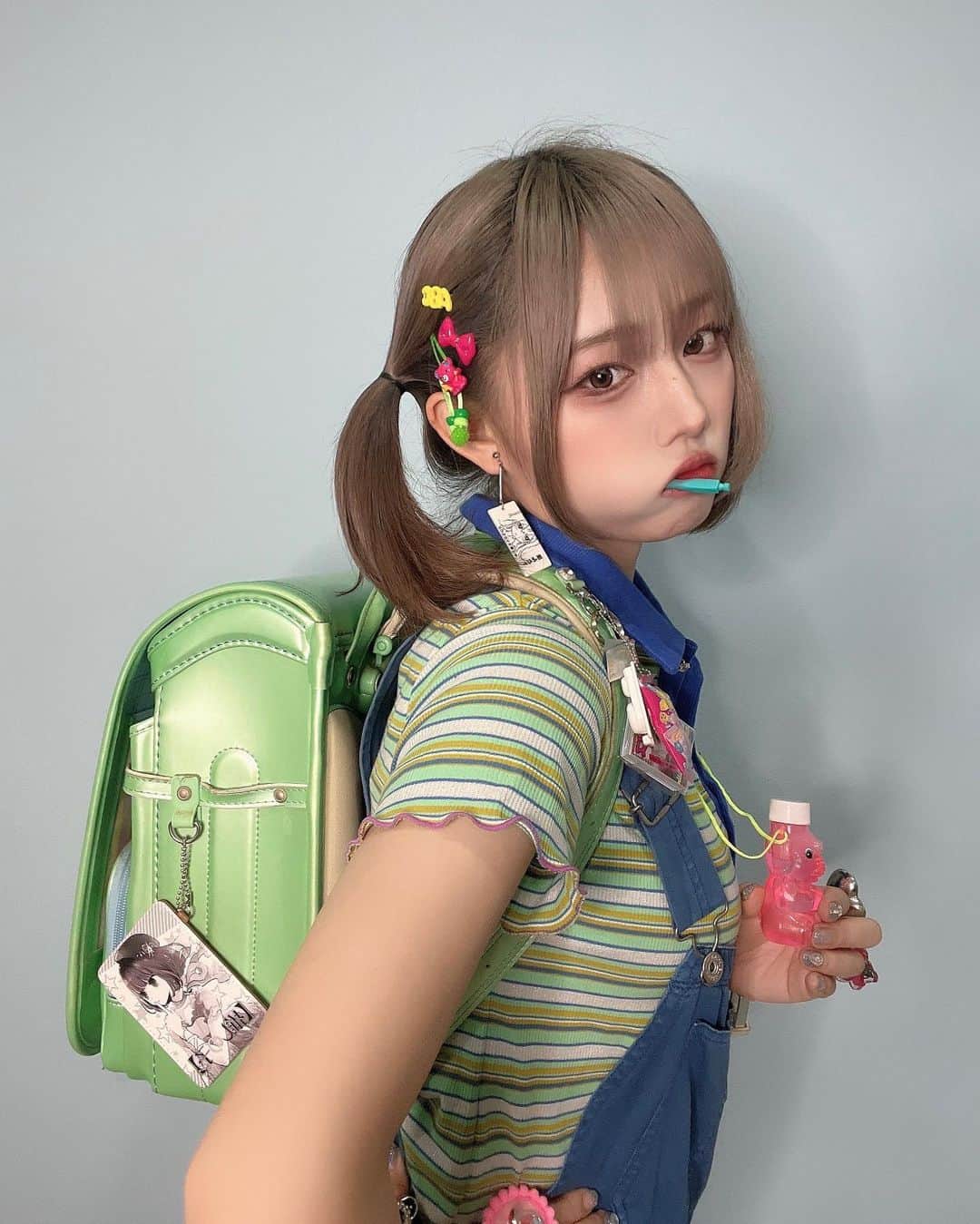 廣田あいか さんのインスタグラム写真 - (廣田あいか Instagram)「ㅤㅤㅤㅤㅤㅤㅤㅤㅤㅤㅤㅤㅤ ㅤㅤㅤㅤㅤㅤㅤㅤㅤㅤㅤㅤㅤ さすがに小学生には見えない。😾ㅤㅤㅤㅤㅤㅤㅤㅤㅤㅤㅤㅤㅤ ㅤㅤㅤㅤㅤㅤㅤㅤㅤㅤㅤㅤㅤ 無理がありますが、気に入ってますㅤㅤㅤㅤㅤㅤㅤㅤㅤㅤㅤㅤㅤ ㅤㅤㅤㅤㅤㅤㅤㅤㅤㅤㅤㅤㅤ ㅤㅤㅤㅤㅤㅤㅤㅤㅤㅤㅤㅤㅤ これは中１の時に私服用でゲトったㅤㅤㅤㅤㅤㅤㅤㅤㅤㅤㅤㅤㅤ ランドセルです🫶🏻ひっぱりだしてきたㅤㅤㅤㅤㅤㅤㅤㅤㅤㅤㅤㅤㅤ ㅤㅤㅤㅤㅤㅤㅤㅤㅤㅤㅤㅤㅤ」1月15日 19時24分 - aiai0131_official