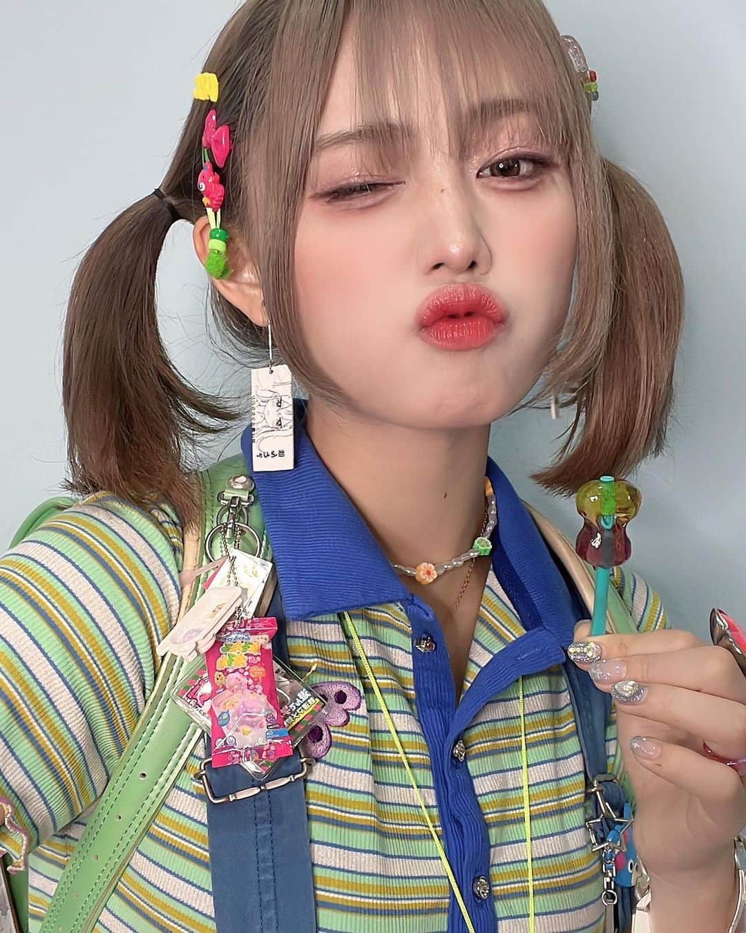 廣田あいか さんのインスタグラム写真 - (廣田あいか Instagram)「ㅤㅤㅤㅤㅤㅤㅤㅤㅤㅤㅤㅤㅤ ㅤㅤㅤㅤㅤㅤㅤㅤㅤㅤㅤㅤㅤ さすがに小学生には見えない。😾ㅤㅤㅤㅤㅤㅤㅤㅤㅤㅤㅤㅤㅤ ㅤㅤㅤㅤㅤㅤㅤㅤㅤㅤㅤㅤㅤ 無理がありますが、気に入ってますㅤㅤㅤㅤㅤㅤㅤㅤㅤㅤㅤㅤㅤ ㅤㅤㅤㅤㅤㅤㅤㅤㅤㅤㅤㅤㅤ ㅤㅤㅤㅤㅤㅤㅤㅤㅤㅤㅤㅤㅤ これは中１の時に私服用でゲトったㅤㅤㅤㅤㅤㅤㅤㅤㅤㅤㅤㅤㅤ ランドセルです🫶🏻ひっぱりだしてきたㅤㅤㅤㅤㅤㅤㅤㅤㅤㅤㅤㅤㅤ ㅤㅤㅤㅤㅤㅤㅤㅤㅤㅤㅤㅤㅤ」1月15日 19時24分 - aiai0131_official