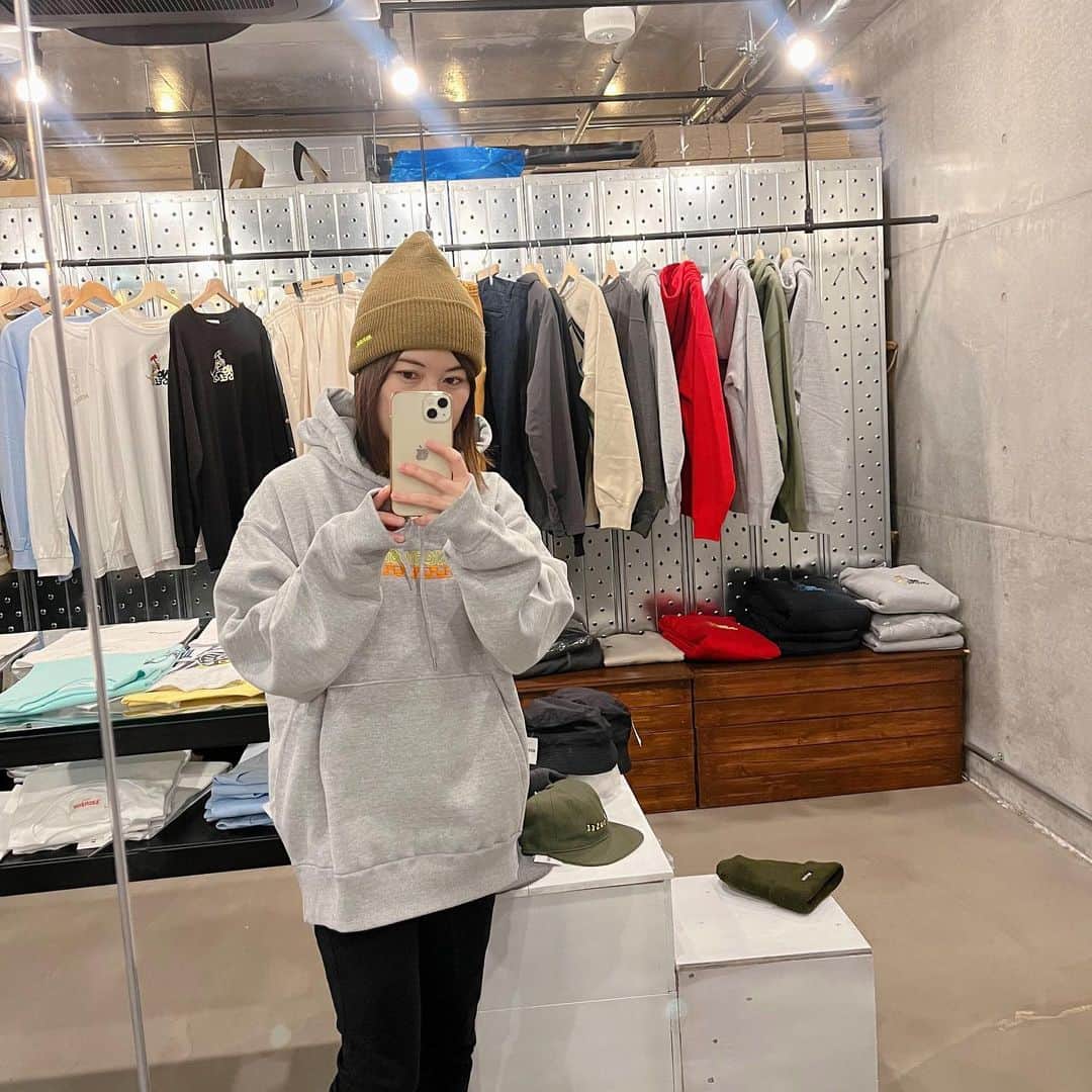 清水葉子のインスタグラム：「ニット帽久々に買ったよ〜 パーカもかわゆ💛🧡 #nojusee」