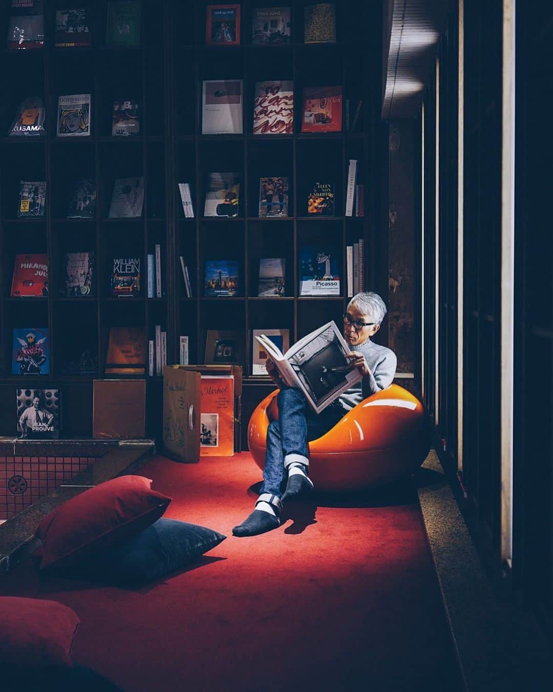美紀さんのインスタグラム写真 - (美紀Instagram)「Cozy Bookstore  静かな空間 ここにいると 好きなだけ 本の世界に 没頭できる  紙質にデザインや書体、装丁 手に取るたびに 本の世界観に溺れました◎  #miki_travel_shinshu #miki_travel_life」1月15日 20時13分 - miki_rolleilife