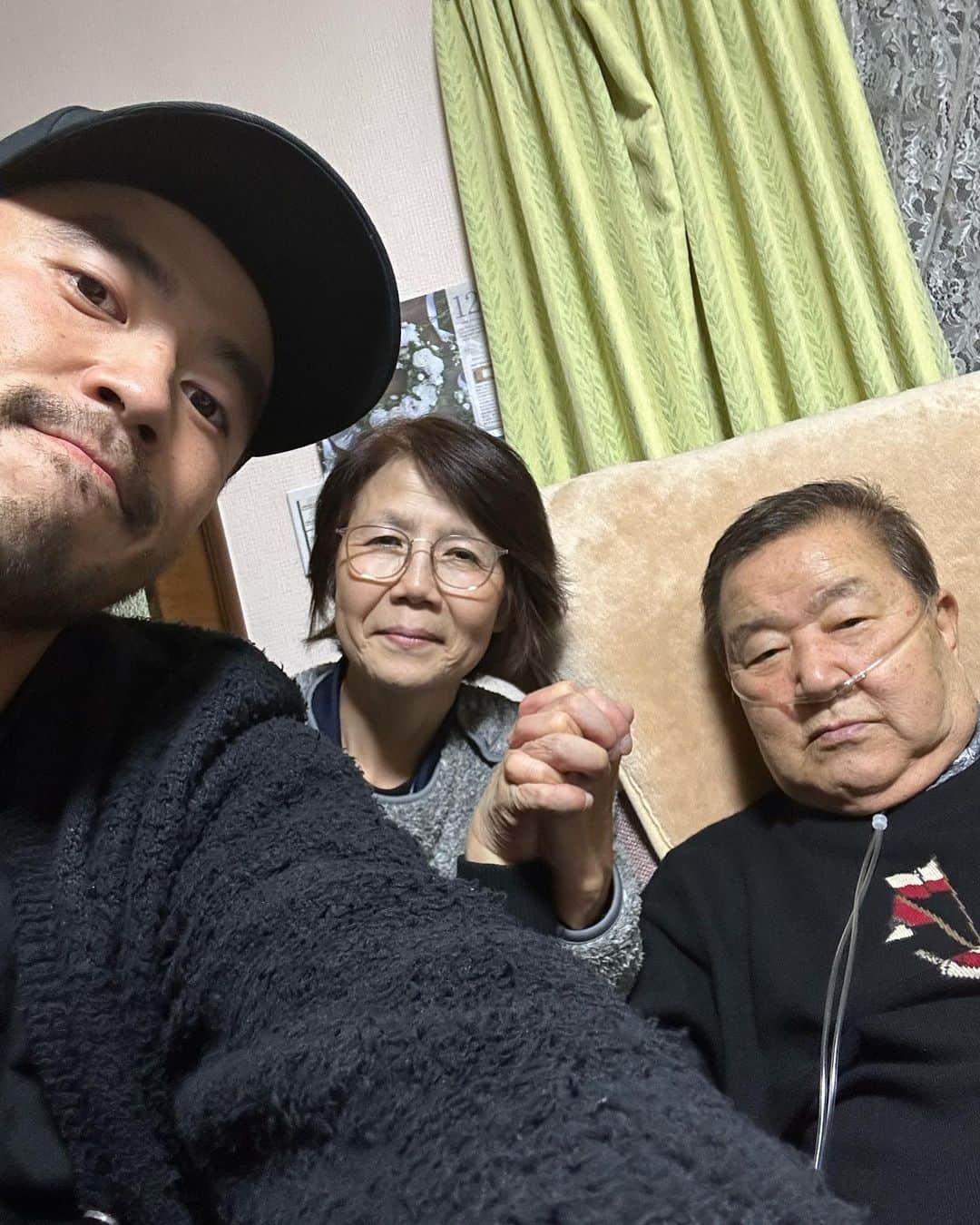 小平智のインスタグラム：「父 小平健一 去る1月8日82歳にて永眠いたしました！ 今日家族だけで御葬式を執り行うことができました🙇‍♂️ 俺のことを1番信じてくれて心配してくれて味方でいてくれた父親！ 父親の言葉や想いは生きてるから、それに応えられるように頑張ります💪 俺が天国行って胸張って父親に会えるように、これからも努力はし続けます！ 生まれ変わっても、またお父さんお母さんの子に生まれたいです。お父さん天国でゆっくり休んでくれよ〜  #小平健一 #父親」
