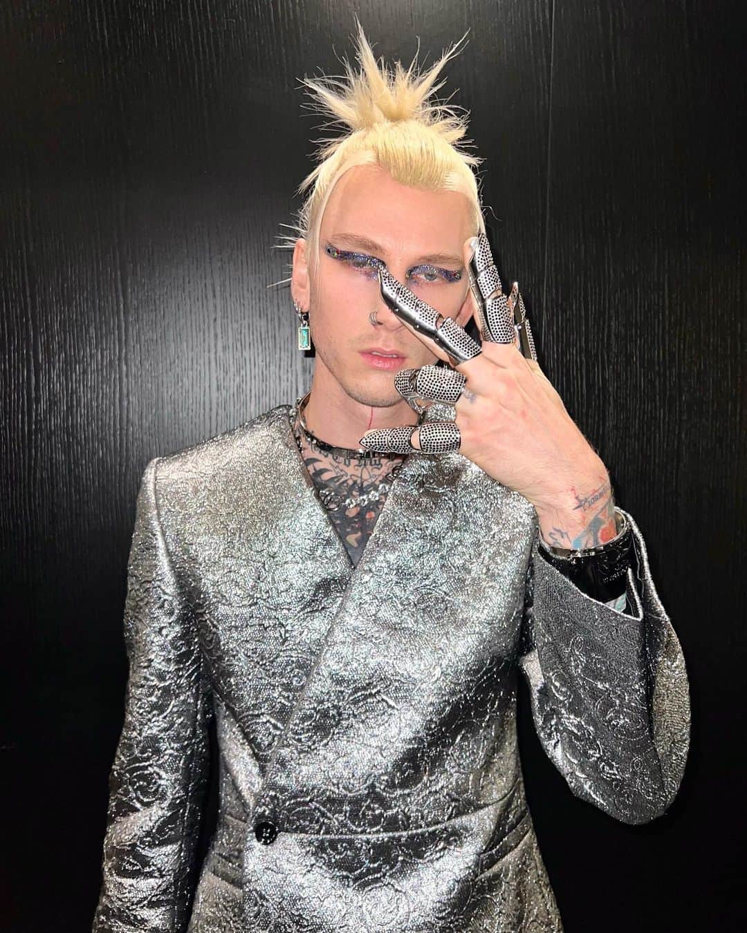 Young Gunnerさんのインスタグラム写真 - (Young GunnerInstagram)「i call this: if jules from euphoria went to milan」1月16日 7時05分 - machinegunkelly