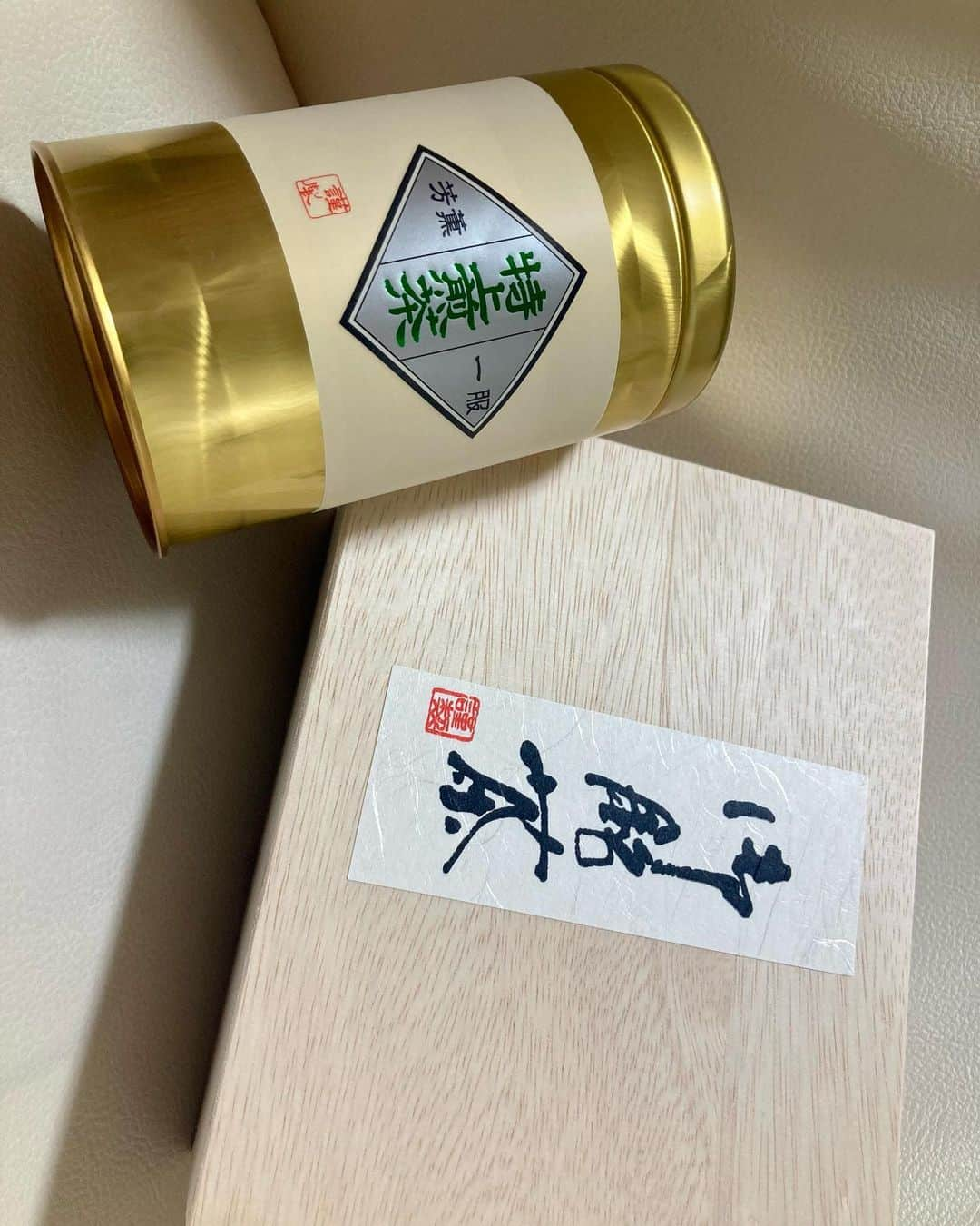 寺山葵さんのインスタグラム写真 - (寺山葵Instagram)「さっそく金メダル🏅になる 純金をゲットです💪🏻😤✨  砂金採りの体験は初めてで ワクワクが終始とまりませんでした🥰❤️✨  それから思わぬ所から、、 金筒の特上煎茶もいただきました🍵💕✨  いいスタートをきれています☺️🍀✨  #西伊豆 #土肥金山」1月15日 22時52分 - a.terayama