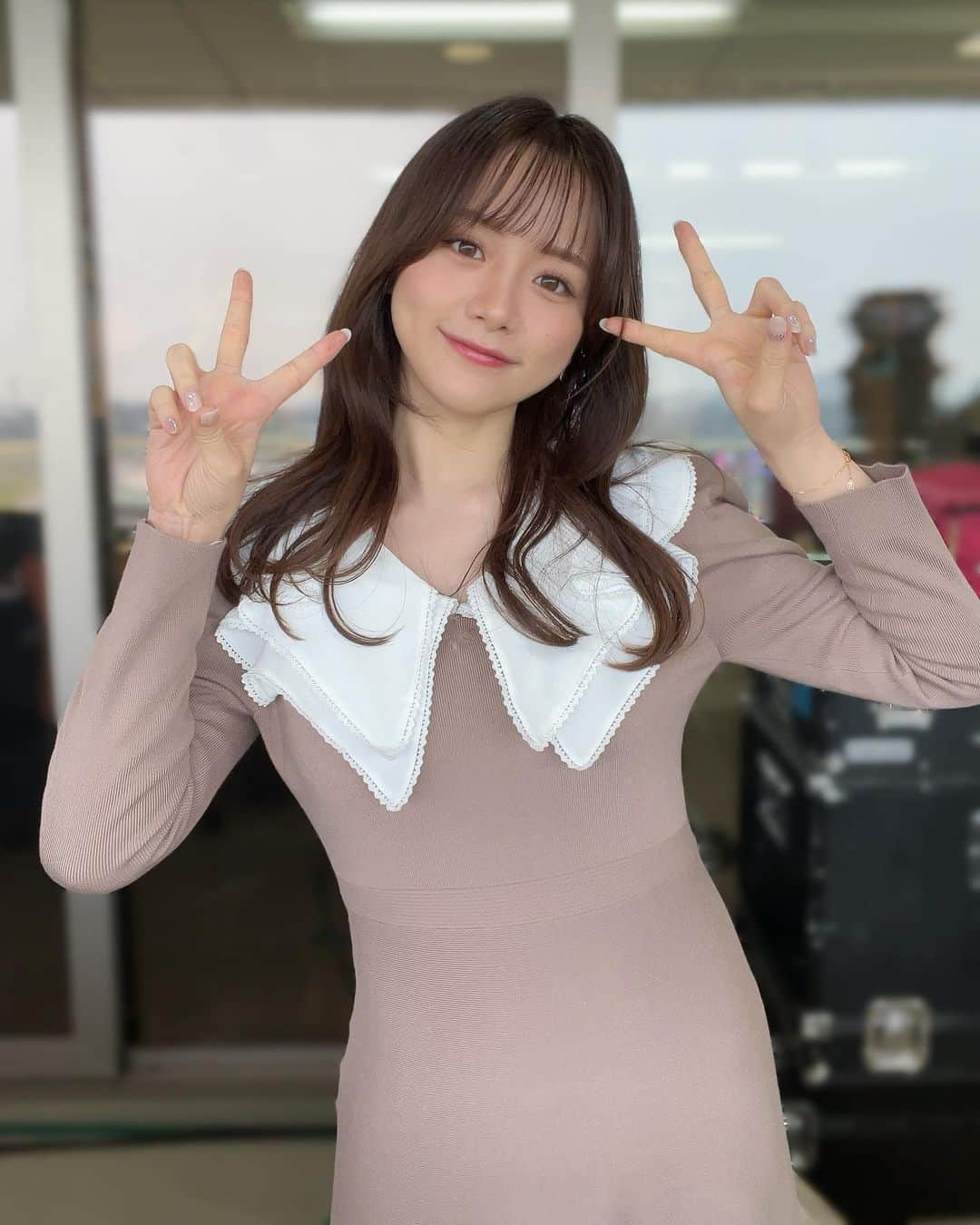 のインスタグラム：「. 大きな襟が可愛かった☺️ 今回はラメなしのメイクでまとめてみました！」
