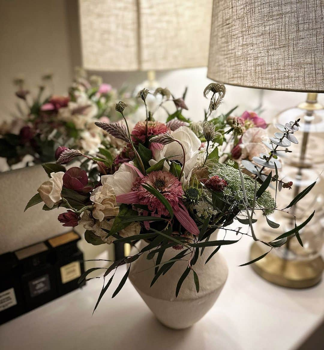 平宮博重さんのインスタグラム写真 - (平宮博重Instagram)「Arrangement of spring flowers. 春の繊細な花を主役にアレンジしてみた。  #flowers  #springflowers  #アネモネ  #草花  #春の花  #フラワーアレンジメント」1月15日 23時11分 - hiroshige_narimiya