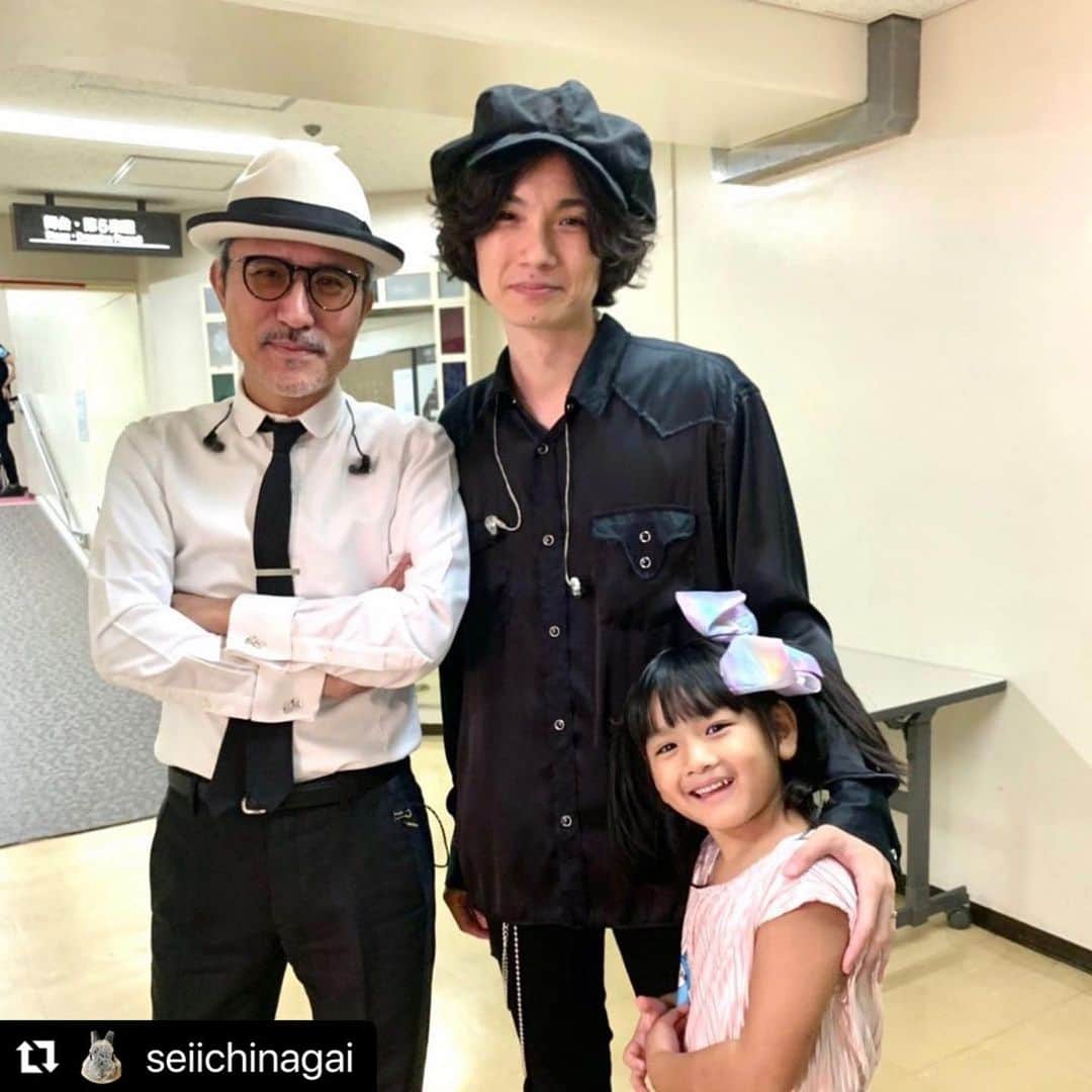 山口尚美さんのインスタグラム写真 - (山口尚美Instagram)「幸宏さんには、家族ぐるみで本当に仲良くして頂きました。 娘や息子のことも会う度可愛がって頂き、感謝しかありません。 何より聖一のことをとても気に入ってくださり、ライブや飲みに沢山誘ってくださいました。 確実に幸宏さんのお陰で今の聖一があります。 いつもダンディーでカッコ良く、どこかユーモラスな幸宏さんにもうお会いできないのが本当に残念ですが、頂いた愛を無駄にしないよう、家族で前を向いて生きたいと思います。 どうぞ見守っていてくださいね。 幸宏さん、本当にありがとうございました。  #repost @seiichinagai with @use.repost  ・・・ 幸宏さん  あなたの最後のギタリストに私を選んでくれたことは、私の一生の誇りです。  楽しい思い出ばかりですが、本当は、もっともっと、ご一緒したかったです。  いつもお洒落でチャーミングで、粋なジョークが大好きだった幸宏さん。  本当にありがとうございました。  永井家より、愛を込めて。」1月15日 23時06分 - happy_harumi