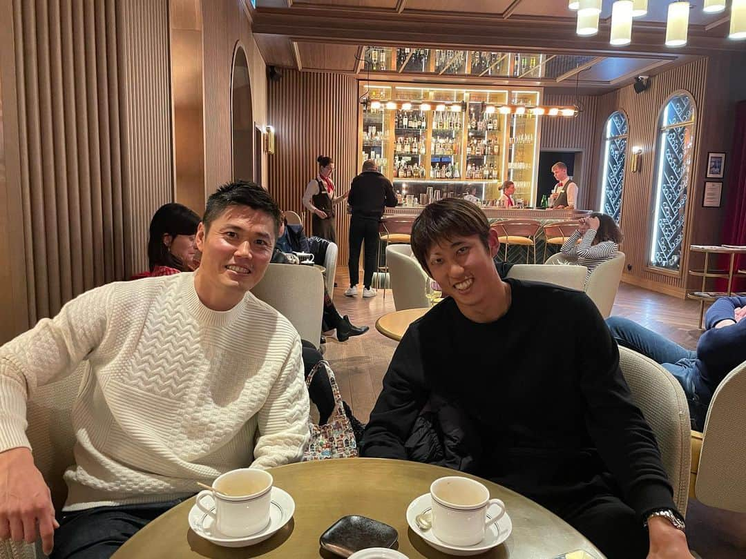 川島永嗣さんのインスタグラム写真 - (川島永嗣Instagram)「W杯の時の僕の卓球ダブルスの相棒、 @hiroki_ito38 がストラスブールまで遊びに来てくれました。  W杯後、 「ストラスブール遊びにいきますわ」って、絶対社交辞令だろうなと思ってたけど(笑)、 本当に来てくれて結構嬉しかったです！  肩のサポーターは、だいぶバカにされたので写真撮る時だけ外しました(笑)。  #W杯#仲間」1月15日 23時07分 - eijikawashima01