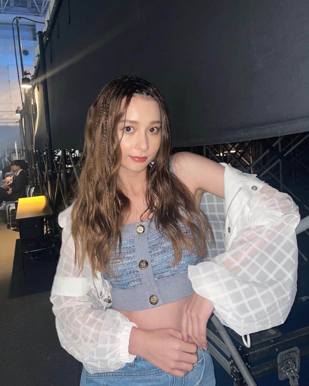 のインスタグラム：「昨日は #TGCしずおか ありがとうございました🫶✨　@tgc_staff   最後は7人のヘアメイクさんに 髪をほどいて頂きました🤣🙏🙏」