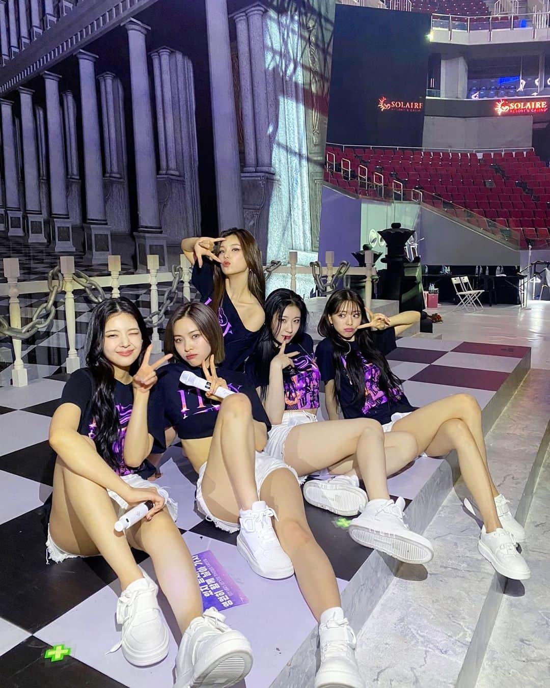 ITZYさんのインスタグラム写真 - (ITZYInstagram)「ITZY THE 1ST WORLD TOUR <CHECKMATE> in #MANILA DAY 2  MIDZY! Mahalaga kayo sa akin🎁 Kita tayo ulit, Manila💝  #ITZY #MIDZY @itzy.all.in.us  #ITZY_WORLD_TOUR ✈️」1月15日 23時43分 - itzy.all.in.us