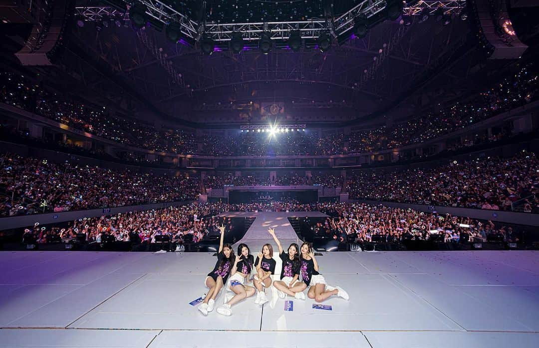 ITZYさんのインスタグラム写真 - (ITZYInstagram)「ITZY THE 1ST WORLD TOUR <CHECKMATE> in #MANILA DAY 2  MIDZY! Mahalaga kayo sa akin🎁 Kita tayo ulit, Manila💝  #ITZY #MIDZY @itzy.all.in.us  #ITZY_WORLD_TOUR ✈️」1月15日 23時44分 - itzy.all.in.us