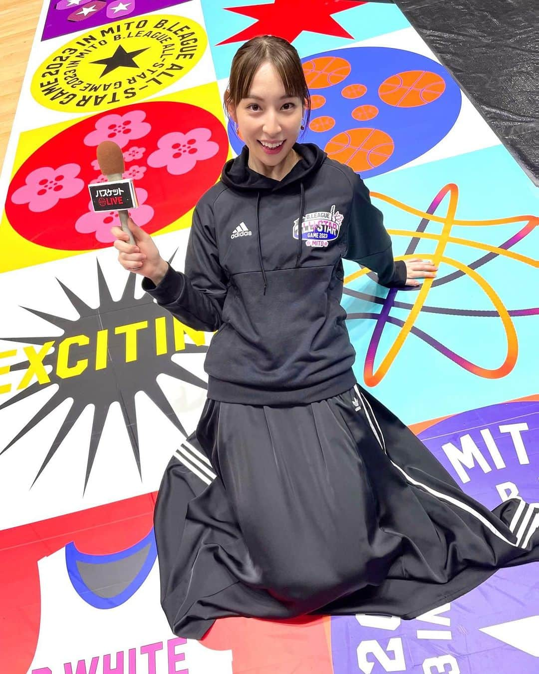 今井麻椰のインスタグラム：「Bリーグオールスター💫3年ぶりに開催されて本当に最高でしたっ🥳🏀  やっぱりお祭り感あって、めちゃくちゃ楽しかった〜〜2日間たくさん笑った🤣  裏側密着もたくさん撮ったのでお楽しみに❤️ （イカ会もね🦑笑）  3年間温めていた水戸のオールスターに関わる全ての皆様！お疲れ様でした☺️🙌  #ドットエスティBリーグオールスター #Bリーグオールスター #Bリーグ #バスケットLIVE」