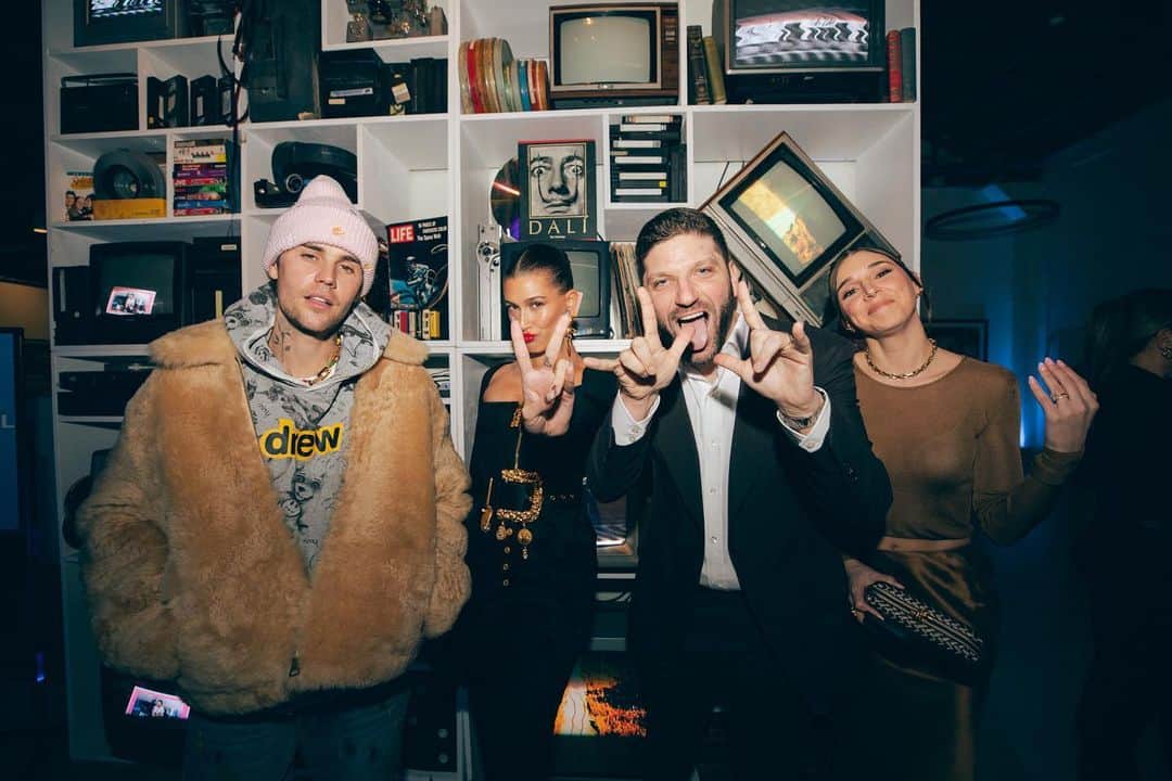 ジャスティン・ビーバーのインスタグラム：「congrats @ratty and @laurenratner and @obb on the studio opening !!!! What a beautiful night with beautiful people !」