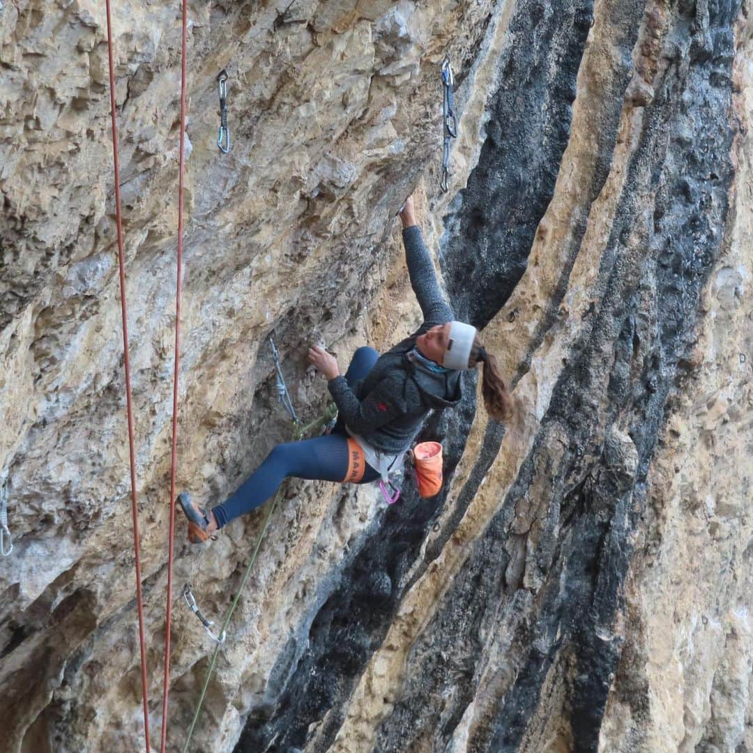 ハンナ・シューベルトさんのインスタグラム写真 - (ハンナ・シューベルトInstagram)「A few pictures from my recent climbing trip to croatia🙌🏼  The weather was definitely not on our side and the trip was mostly consisting of climbing on wet routes and in humid conditions 🥴 so we couldn’t climb as much as we wanted to but we tried to make the most of it and still managed to climb some cool routes😊 Definitely have to go back again for all the routes that looked amazing but were completely soaked 😅  📸: @_sr_00 @kaaaatl」1月16日 2時33分 - schuberthannah