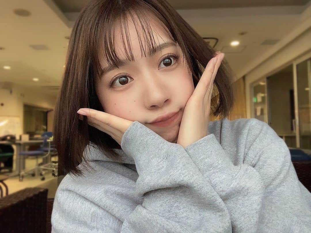 三田寺理紗のインスタグラム：「眉毛もまつ毛もスッキリ！  綺麗になると気持ちよくて メイクも楽しくて最高やんかいなぁ🥰✨  #コスメリフト #アイブロウワックス」