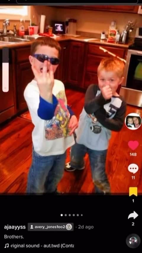 アレン・ジョーンズのインスタグラム：「The result of sending your two oldest kids some old photos. Made by them」