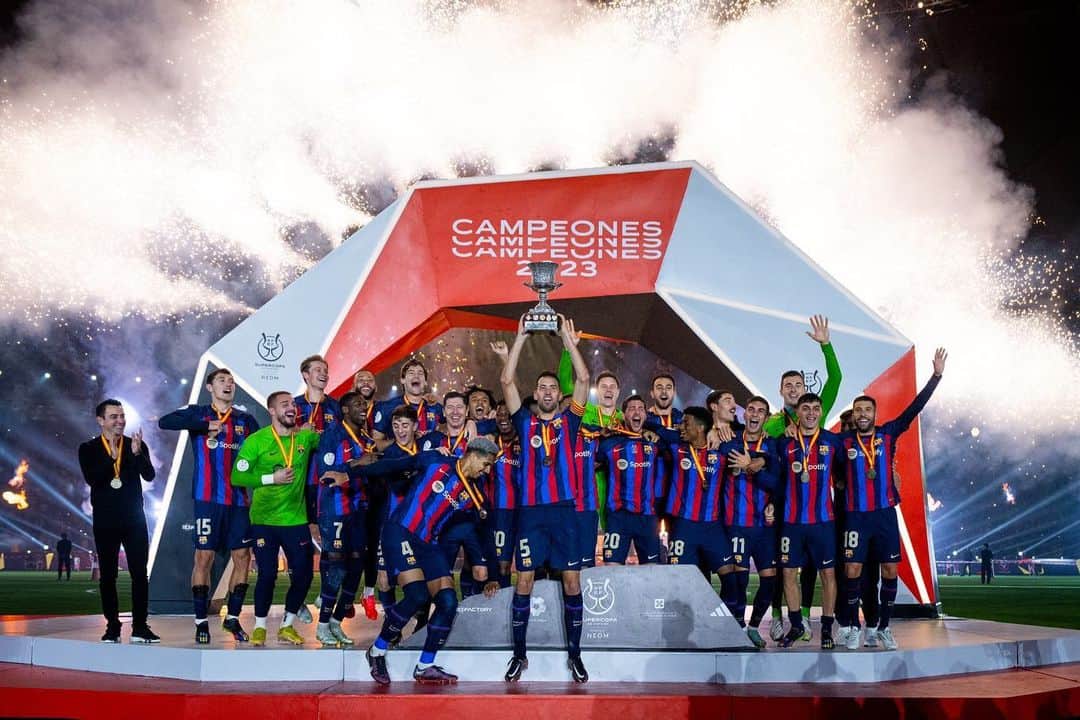 ウスマン・デンベレのインスタグラム：「🏆 Supercampeones!! 🔵🔴 #ForçaBarça」