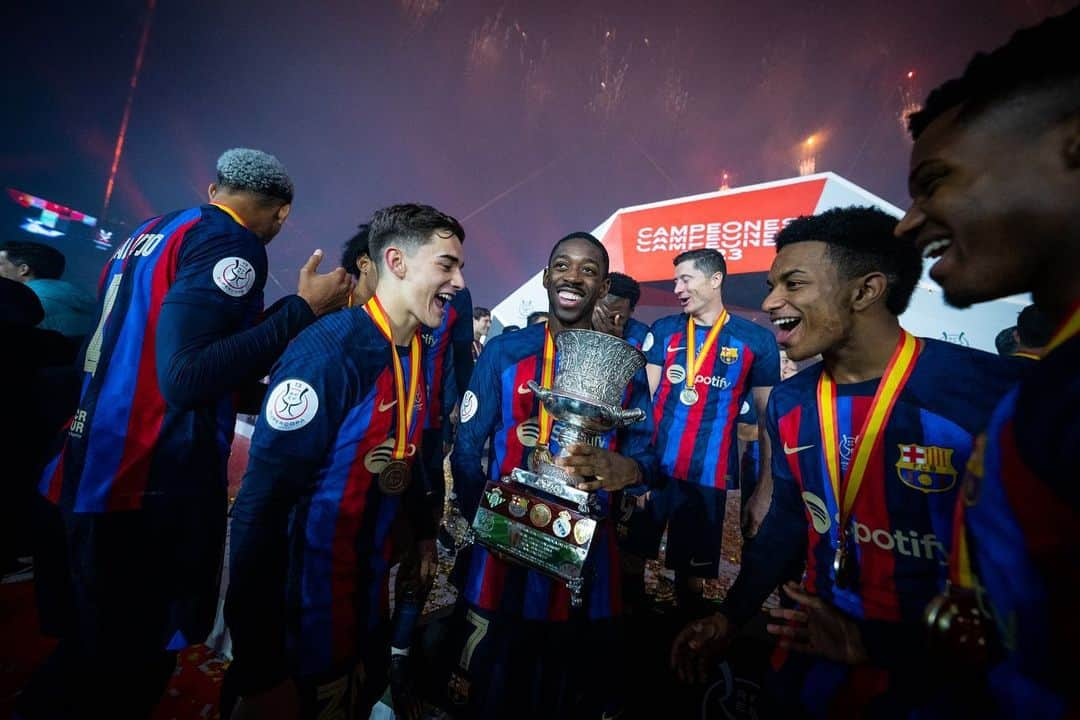 ウスマン・デンベレさんのインスタグラム写真 - (ウスマン・デンベレInstagram)「🏆 Supercampeones!! 🔵🔴 #ForçaBarça」1月16日 16時50分 - o.dembele7