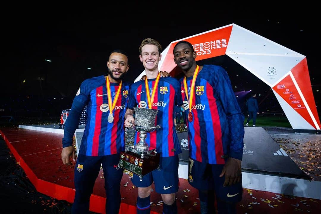 ウスマン・デンベレさんのインスタグラム写真 - (ウスマン・デンベレInstagram)「🏆 Supercampeones!! 🔵🔴 #ForçaBarça」1月16日 16時50分 - o.dembele7