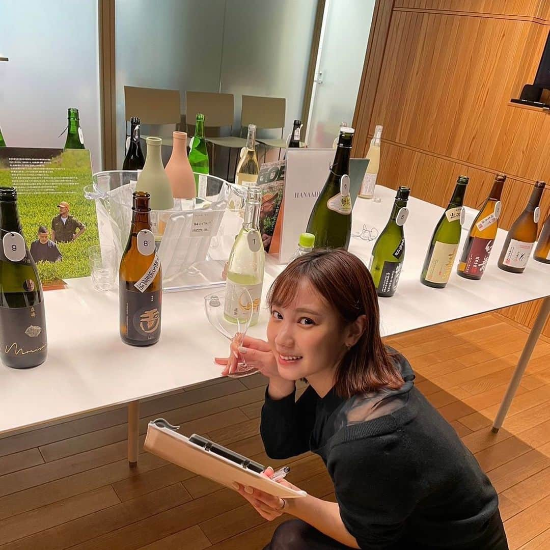 高野祐衣のインスタグラム：「日本酒試飲会🍶🌟  真昼間から60種類テイスティング！ 勉強になる〜！しかし、酔う🫠！  #日本酒　#日本酒女子 #ゆい酒店」