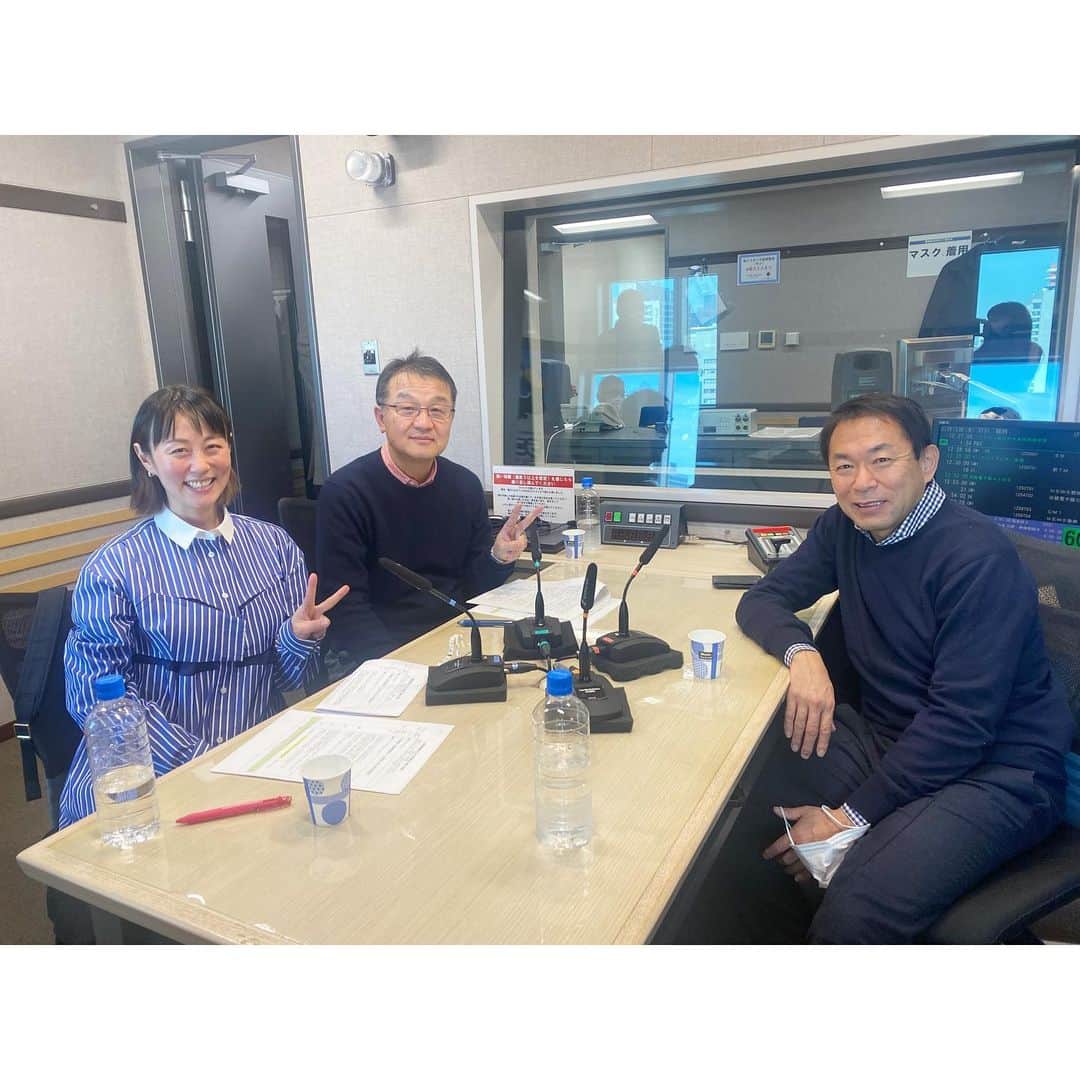 新井麻希のインスタグラム：「* 「武智幸徳のピッチの空耳」  今日1月16日、来週23日のゲストは 日本サッカー協会　技術委員長の 反町康治さんです⚽️❣️  今週のテーマは 「カタールワールドカップで見えた世界水準とこれから」  今回のW杯について、反町技術委員長はどう総括されているのか？そこから見えてきた日本代表が今後ステップアップするポイントなどについてお話しいただきます。  来週は 「森保監督続投決定の理由と日本が進むべき道」  サッカー、ちょっとだけ分かったような気が…いや、やっぱり全然分からないくらい奥深いというのを改めて感じました。そして反町さんは音楽めちゃくちゃ詳しい！  是非聞いてください😊📻 この後18時からラジオNIKKEIです。  #ピッチの空耳」