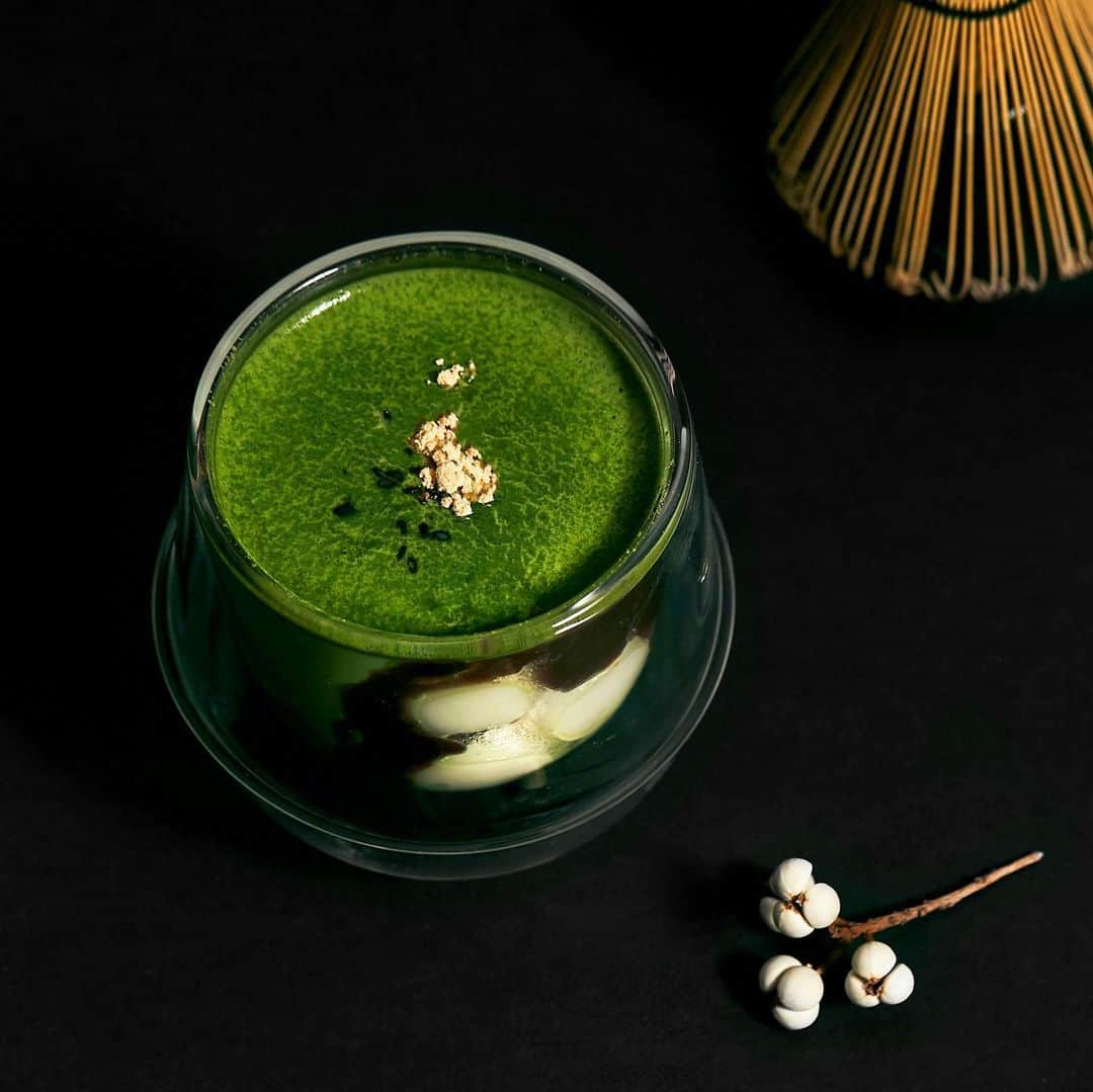 TRUNK(HOTEL)さんのインスタグラム写真 - (TRUNK(HOTEL)Instagram)「So good, So green, it’s going.   We’ve set in motion our first seasonal drink for 2023.  Matcha Shiruko Latte is influenced by Japanese traditional craftsmanship.  #trunk #trunkhotel #socializing #hotel #tokyo #jingumae #harajuku #lounge #bar #seasonal #matcha」1月16日 7時59分 - trunkhotel_catstreet