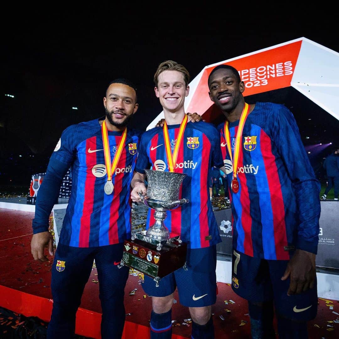 フレンキー・デ・ヨングさんのインスタグラム写真 - (フレンキー・デ・ヨングInstagram)「SUPERCOPA 🏆💙❤️」1月16日 8時00分 - frenkiedejong