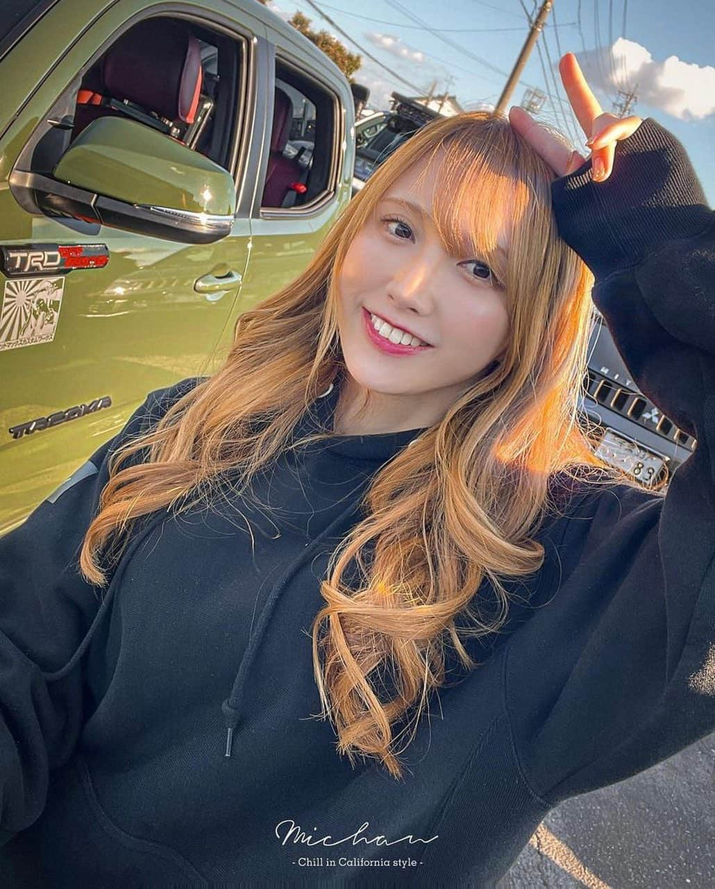 美女美容事情さんのインスタグラム写真 - (美女美容事情Instagram)「《車好き女子💕🚙》 *⁠ 今回ご紹介させて頂きますのは!!👀❤︎⁠⠀ みちゃんさん< @michan.delica_d5_4x4 >の素敵なお写真📸⁠⠀⁠⠀⁠⠀⁠ *⁠⠀⁠⠀⁠⠀⁠⠀ 珍しいお車とパーカー女子🖤🛻 こんな美女と車のお話してみたいですね🤩💕 *⠀⁠⠀⁠⠀⁠⠀⁠⠀ みちゃんさん< @michan.delica_d5_4x4 >⠀⁠⠀⁠⠀⁠⠀ 素敵な投稿ありがとうございました☺️📸✨ *⠀⁠⠀⁠⠀⁠⠀⁠⠀ みちゃんさんのアカウントには他にも素晴らしい投稿が沢山ありますので是非覗いてみてくださいね💁‍♀️💙⁠⠀⁠⠀⁠⠀⁠⠀ *⠀⁠⠀⁠⠀⁠⠀⁠⠀ △▼△▼△▼△▼△▼△▼△▼△▼△▼ ⁠⠀⁠⠀⁠⠀ ❤🧡💛「美女美容事情」💚💙💜⠀⠀⠀⠀⠀⠀⠀⠀⠀⠀⠀⠀⠀⠀⁠⠀⁠⠀⁠⠀⁠⠀⁠⠀ 👇掲載ご希望の方は👇⠀⠀⠀⠀⠀⠀⠀⠀⠀⠀⠀⠀⠀⠀⠀⁠⠀⁠⠀⁠⠀⁠⠀⁠⠀ @b_b_j.jタグ付けと🖤 ビジョビ ⁠⠀ 🖤タグ付けお願いします✨⠀⠀⠀⠀⠀⠀⠀⠀⠀⠀⠀⠀⠀⠀⠀⁠⠀⁠⠀⁠⠀⁠⠀⁠⠀ △▼△▼△▼△▼△▼△▼△▼△▼△▼ ⁠⠀⁠ #4x4life #toyotapickup #toyotalandcruiser200 #toyotalandcruiserprado #toyotahilux #toyotatacoma #chevroletcamaro #chevroletastro #mitsubishidelica #harleydavidson #prado #prado150 #landcruiser200 #tacoma #camaro #delicad5 #ランクル200 #プラド150後期 #ハイラックス #タコマ #カマロ #バンブルビー #デリカd5 #車好き #車好き女子 #アメ車 #kingshocks #yakima #afn #customcars」1月16日 17時01分 - b_b_j.j