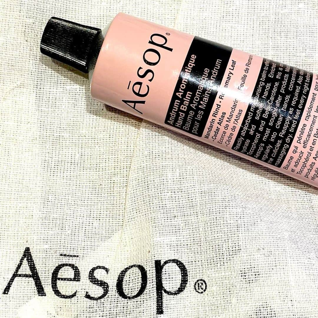 張織慧のインスタグラム：「乾燥大敵 ・ ・ ・  #Aesop #ハンドクリーム #aesophandcream  #ファッション #保湿 #Instagram #instagood  #フォロー」