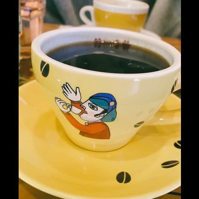 中西悠理さんのインスタグラム写真 - (中西悠理Instagram)「朝起きてすぐ飲むコーヒーが昔から大好きなんですが、よく考えたらその後仕事に行く途中にも飲んでるし、仕事場でもまた飲んで、食後にも飲んで、家に帰ってまた入れて… 一日に飲み過ぎですよね😱  一日の適量ってどのくらいなんだろう？？  #コーヒー」1月16日 12時44分 - yuuri.nakanishi
