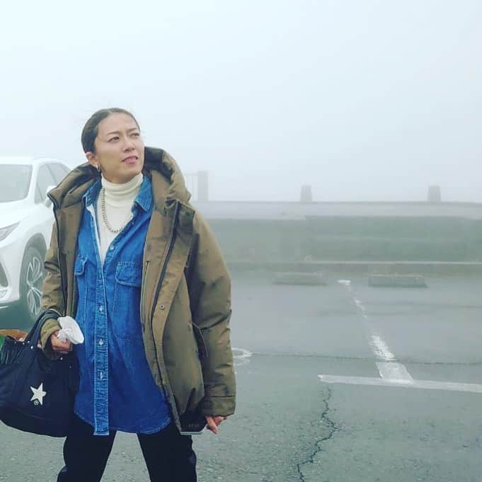里田まいのインスタグラム：「とにかく霧がすごかった。 さて、私はどこへ行ったでしょうか？！ わかるかな〜🤣」