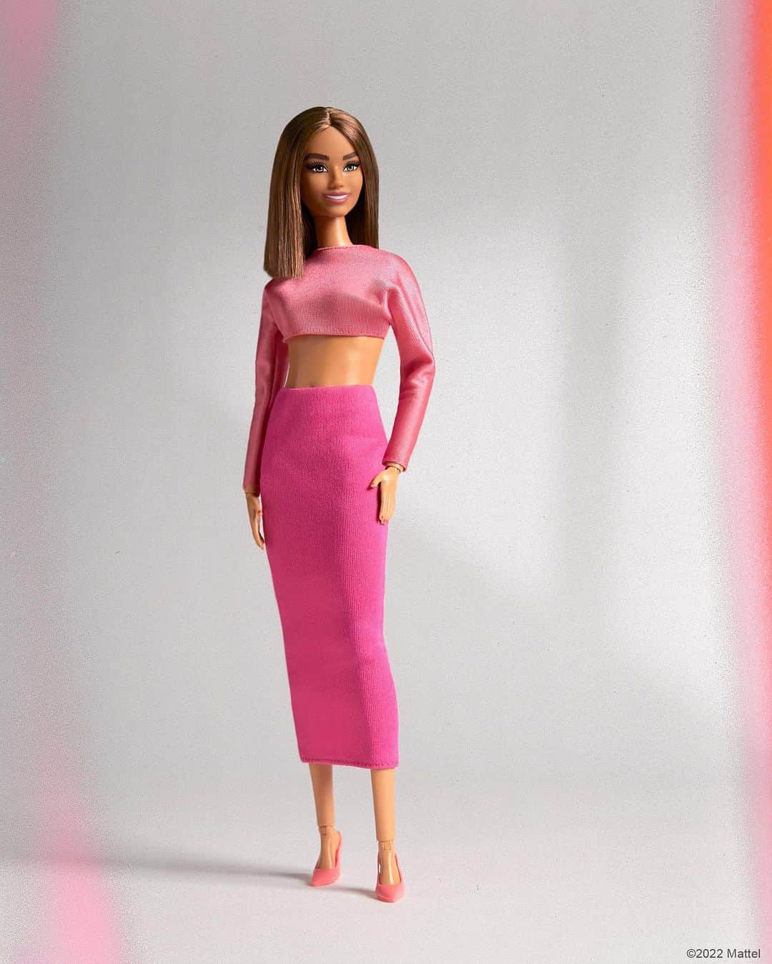 バービーさんのインスタグラム写真 - (バービーInstagram)「Power dressing in pink. 💕#barbie #barbiestyle」1月17日 0時45分 - barbiestyle