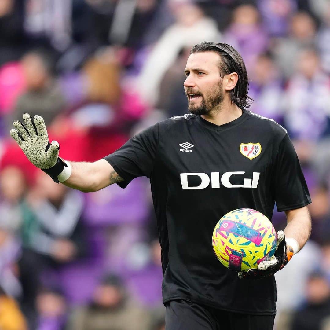 ストール・ディミトゥリエフスキのインスタグラム：「Calma 🤚 3 puntos. 😏」