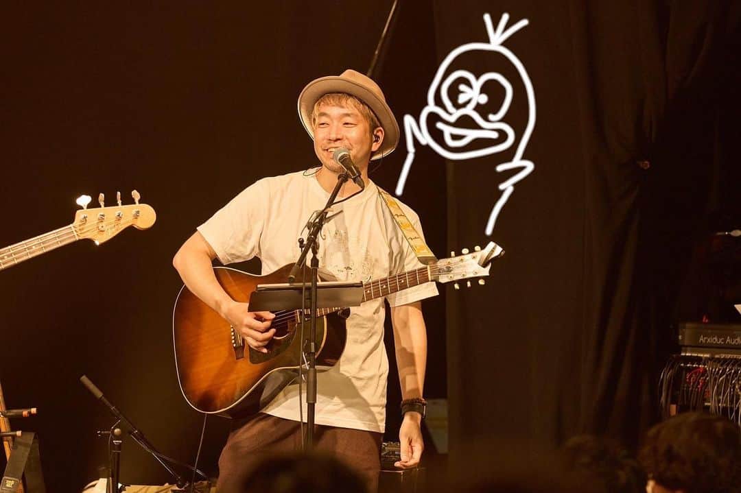 佐々木良のインスタグラム：「最近疲れてるのは憑かれてるからなんじゃないか？と上手いこと閃いてしまって、それならそれでそうかと納得するのだがまぁ好きな仕事に就いていられるのもツイてる人生だと更に上手いこと言って昇華。色々あるけど今の所トータルでは圧倒的にツイてるのでやっほーだ。今年もよろしくおねがいします。」