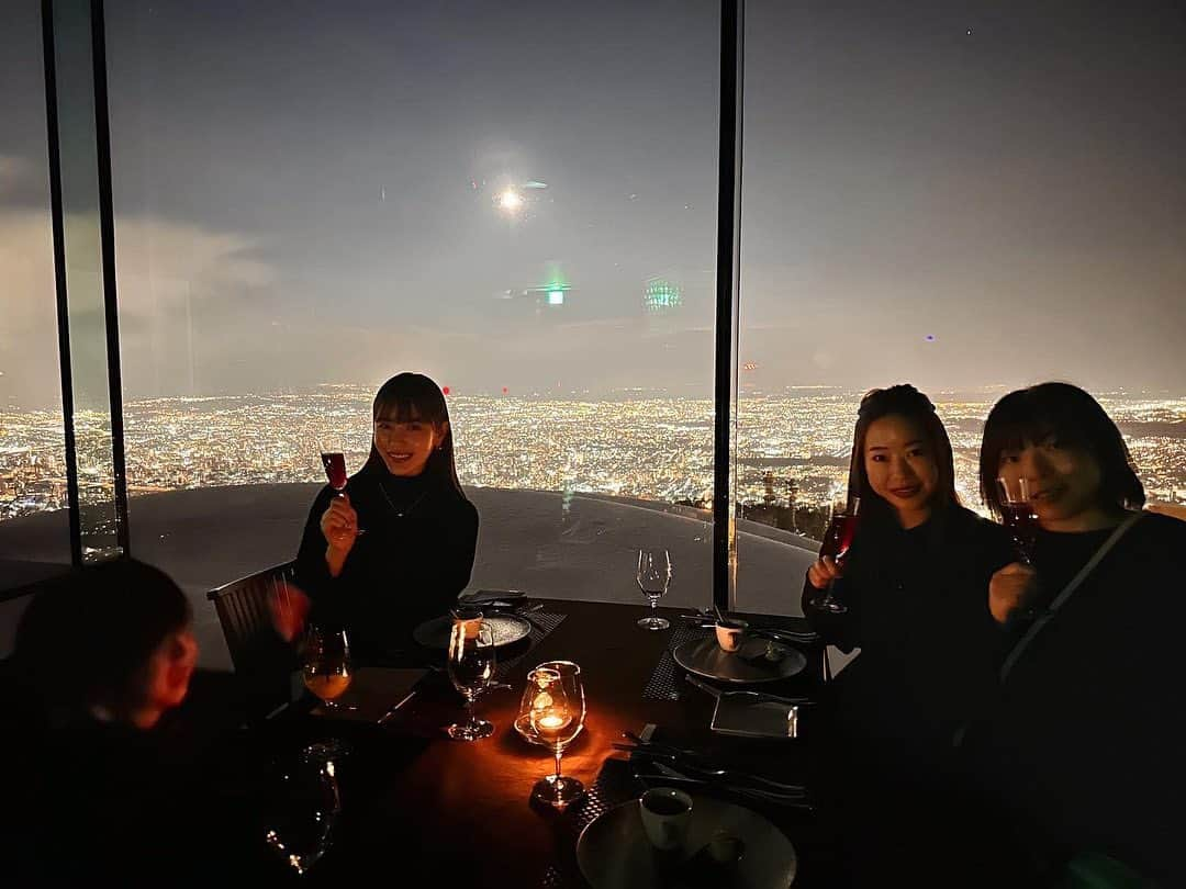 林みなほさんのインスタグラム写真 - (林みなほInstagram)「📍THE JEWELS   Birthday Dinner in Hokkaido.  Thank you dear friends. @manazakura  @i_am_ojyou   #もいわ山展望台 #ザジュエルズ #札幌の景色が一番美しく見えるレストラン」1月16日 17時36分 - hayashiminaho